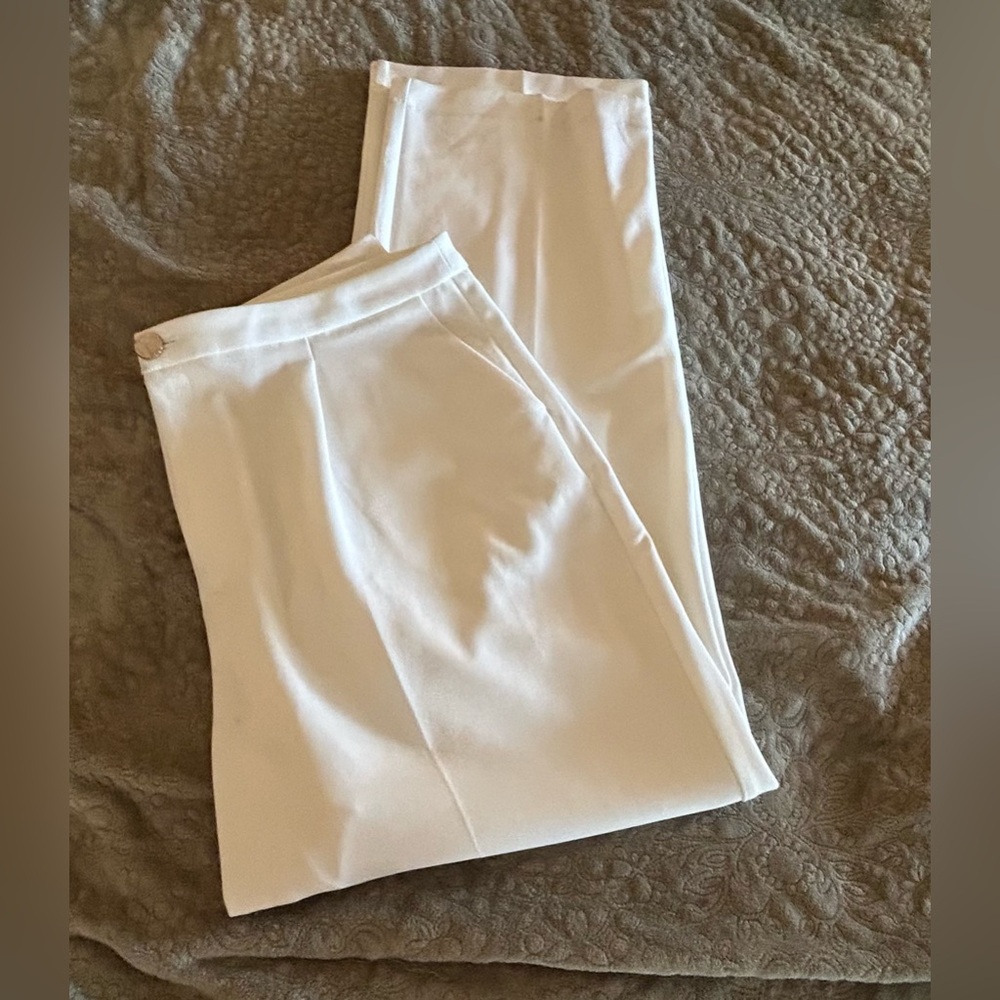 NWOT Anne Klein white slacks.